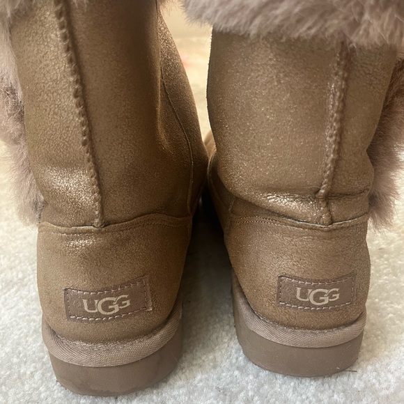 UGG Shoes - Women’s Ugg’s size 6